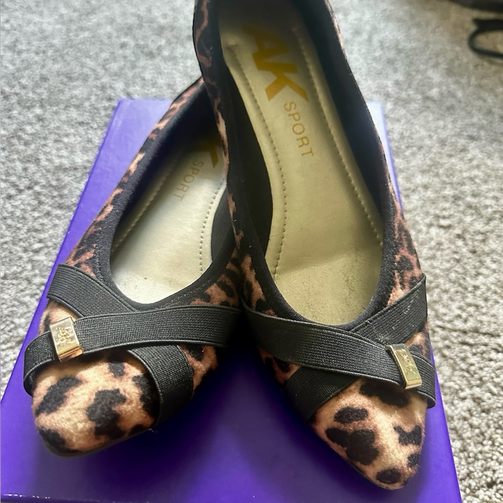 Anne Klein AK Sport Cheetah Print Comfort Flats Size 8.5